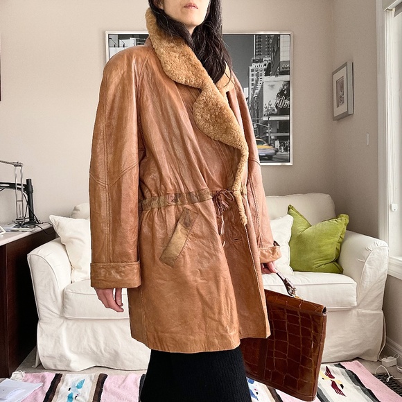 Vintage leather suede shearling coat with picture on back suede - Picture 5 of 16